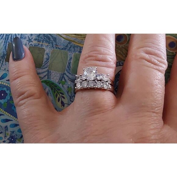 Gorgeous 4 Ct. Round Cut Sim Diamond Engagement/Wedding Ring Set Sz 8 - Picture 4 of 4